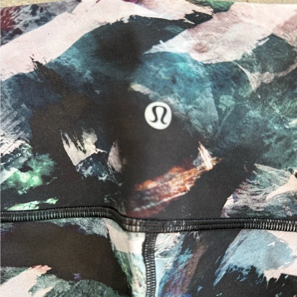 Lululemon Wunder Under glacier camo watercolor print 25 inch Legging size 4 - Picture 4 of 8
